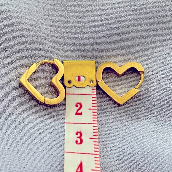 NWOT heart-shaped huggies - Picture 3 of 3